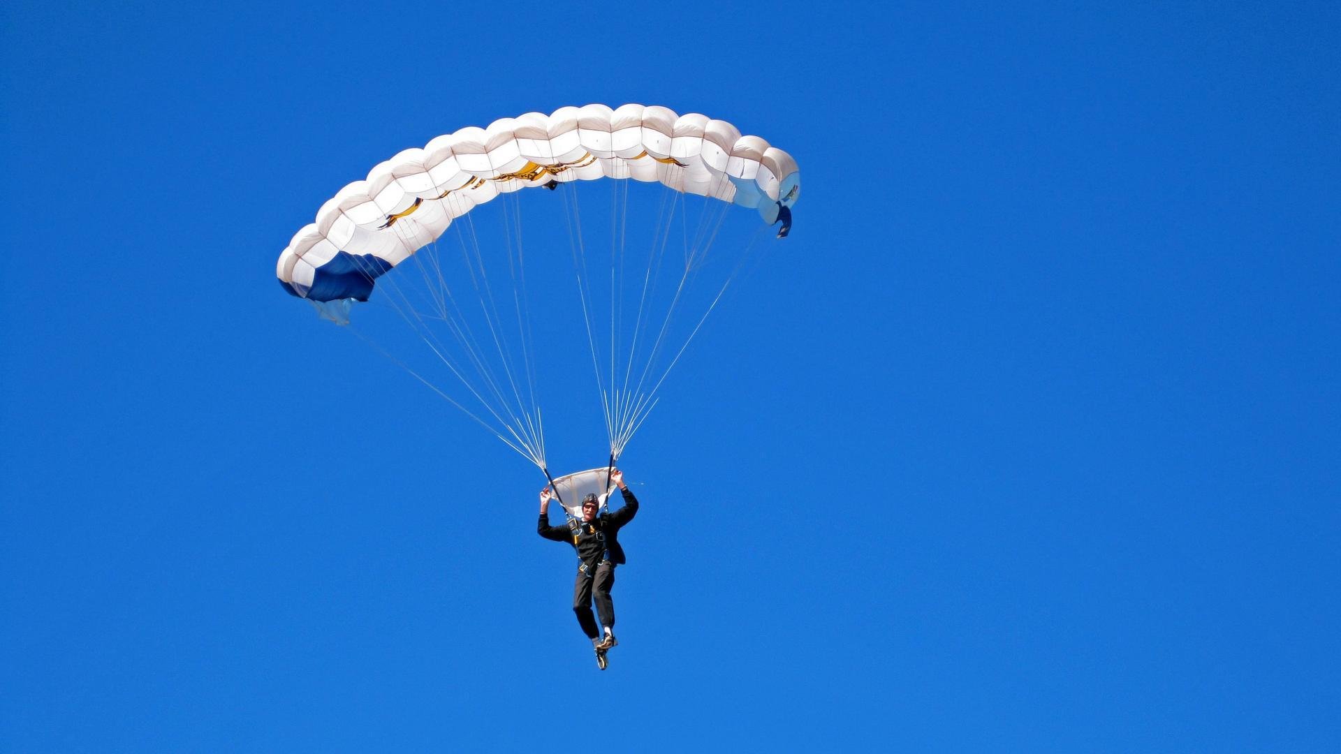 秘鲁男篮在拉美锦标赛中拼搏，迈向奥运梦想